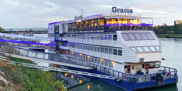 Romantický pobyt na vlnách Dunaje: botel v centru Bratislavy, snídaně