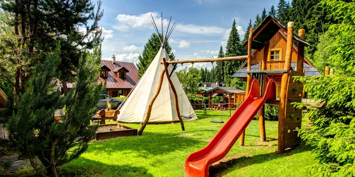 Na malé průzkumníky čeká venkovní hřiště i vnitřní dětský koutek v Grand hotelu Permon. 