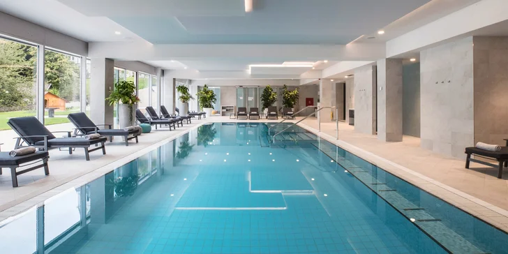 Dovolená ve Slovinsku: moderní 4* hotel u Bledského jezera se snídaní a bazénem