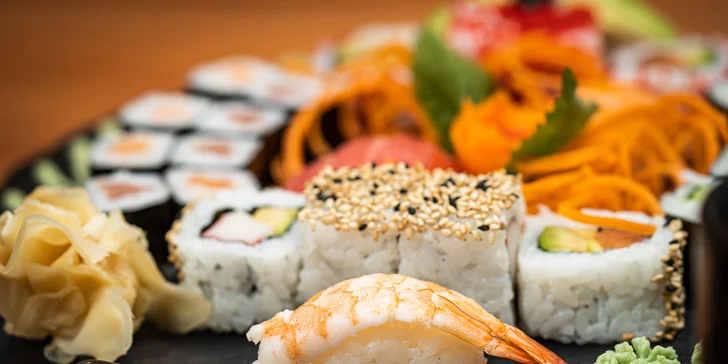 Smlsněte si na sushi setu o 18–62 kouscích: losos, tuňák, avokádo i mango