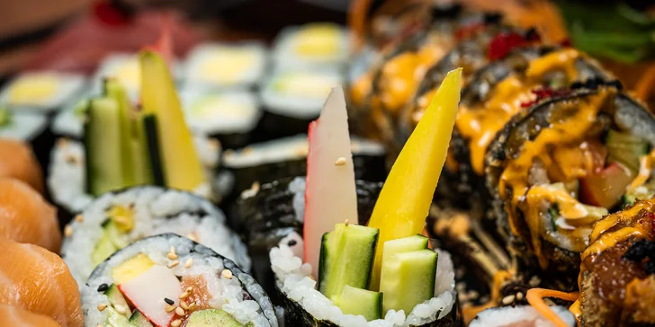 Degustační sushi sety s lososem, mangem, tuňákem i krevetami: 18–70 ks