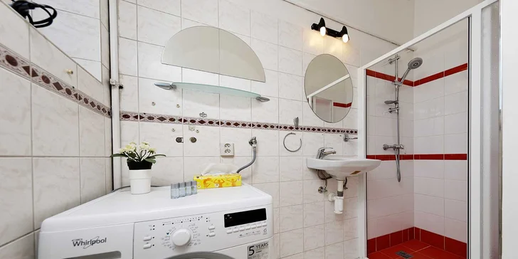 Vybavené apartmány pod Žižkovskou věží: nocleh až na dva týdny pro 2–10 osob
