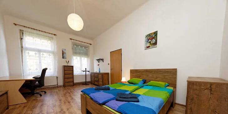 Vybavené apartmány pod Žižkovskou věží: nocleh až na dva týdny pro 2–10 osob