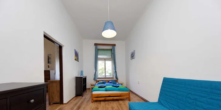 Vybavené apartmány pod Žižkovskou věží: nocleh až na dva týdny pro 2–10 osob