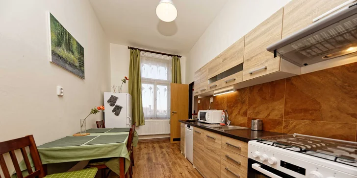 Vybavené apartmány pod Žižkovskou věží: nocleh až na dva týdny pro 2–10 osob