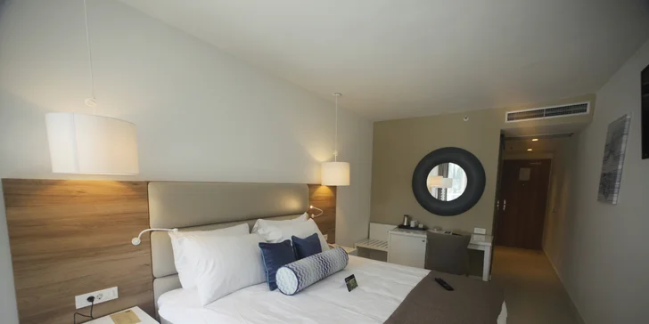 4* rezort na chorvatském pobřeží: hotel přímo u moře, all inclusive i venkovní bazén