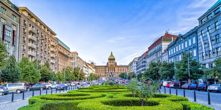Na dovolenou do Prahy: luxusní ubytování u Staroměstského náměstí i vyhlídková jízda Cadillacem