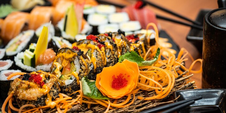 Smlsněte si na sushi setu o 18–62 kouscích: losos, tuňák, avokádo i mango