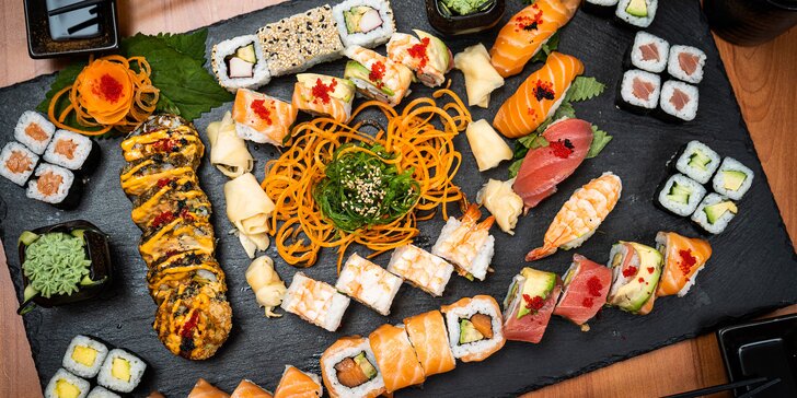 Degustační sushi sety s lososem, mangem, tuňákem i krevetami: 18–70 ks