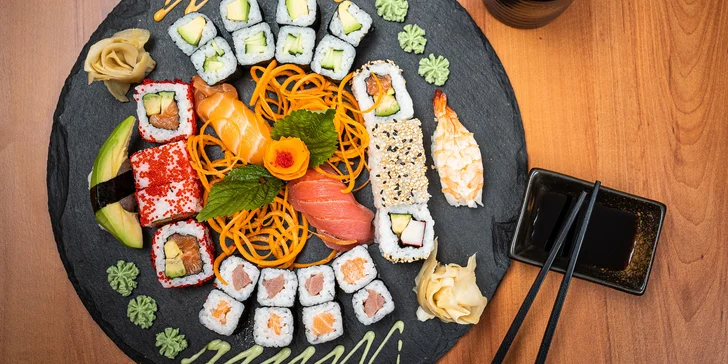 Degustační sushi sety s lososem, mangem, tuňákem i krevetami: 18–70 ks