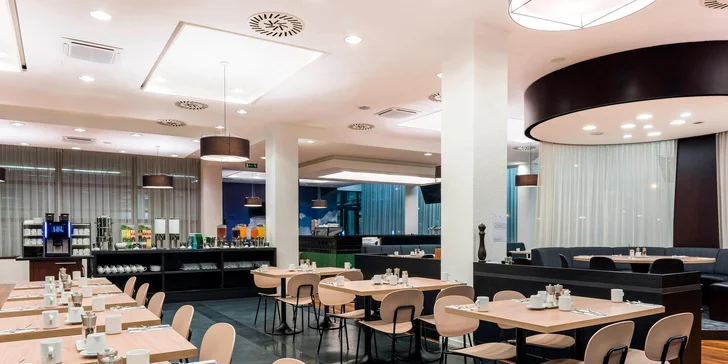 Ubytování v hotelu Marriott na letišti Václava Havla se snídaní či polopenzí a vstupenkou do zábavního Runway Parku