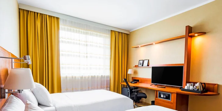 Ubytování v hotelu Marriott na letišti Václava Havla se snídaní či polopenzí a vstupenkou do zábavního Runway Parku