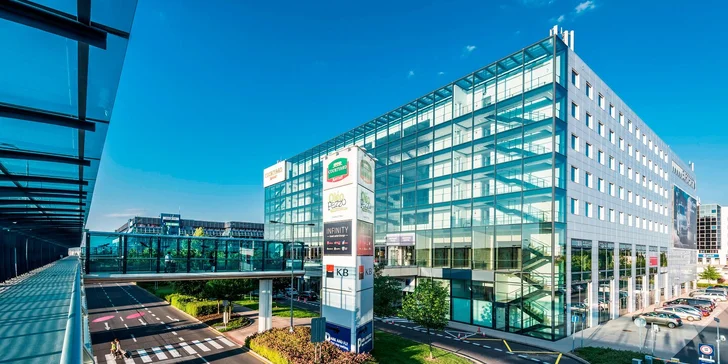 Ubytování v hotelu Marriott na letišti Václava Havla se snídaní či polopenzí a vstupenkou do zábavního Runway Parku