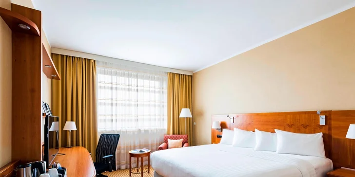 Ubytování v hotelu Marriott na letišti Václava Havla se snídaní či polopenzí a vstupenkou do zábavního Runway Parku