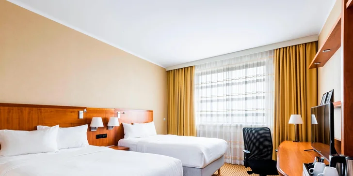 Ubytování v hotelu Marriott na letišti Václava Havla se snídaní či polopenzí a vstupenkou do zábavního Runway Parku