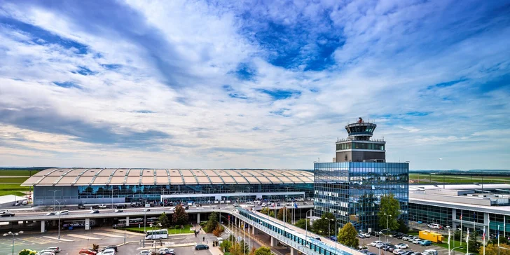Ubytování v hotelu Marriott na letišti Václava Havla se snídaní či polopenzí a vstupenkou do zábavního Runway Parku