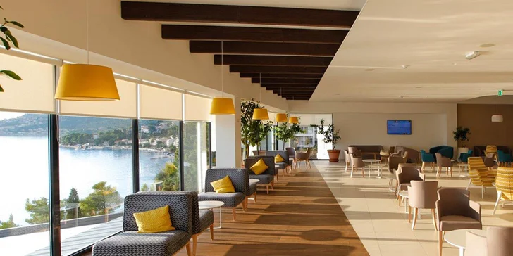 4* rezort na chorvatském pobřeží: hotel přímo u moře, all inclusive i venkovní bazén