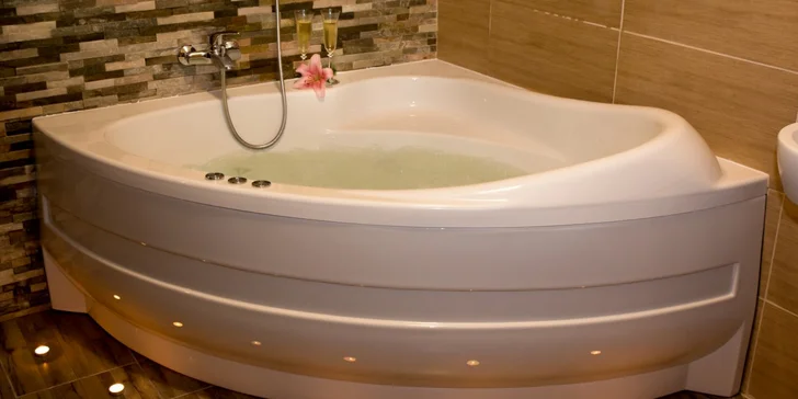Relax v privátním wellness pro 2: vířivka, třeba i se saunou a masáží