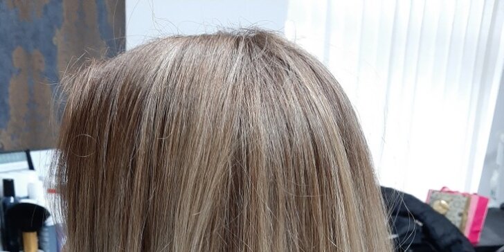 Zazařte novým účesem: dámský střih včetně regenerace pro všechny délky vlasů