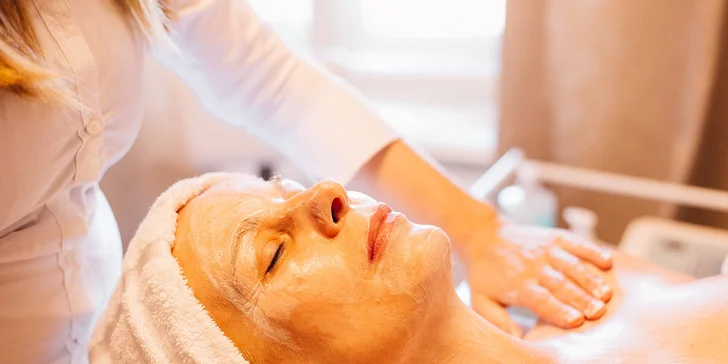 Exkluzivní kosmetické ošetření vč. masáže, biostimulačního laseru a masky s kyselinou hyaluronovou