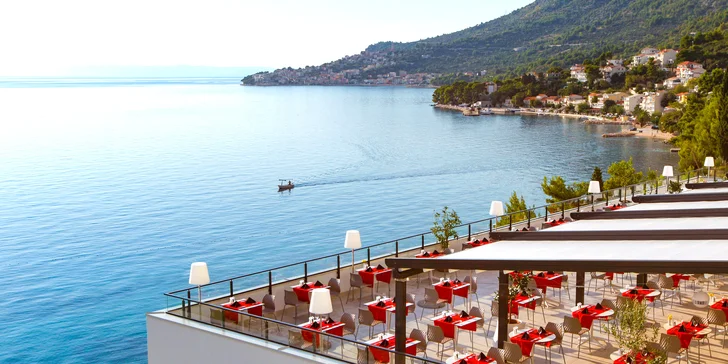 4* rezort na chorvatském pobřeží: hotel přímo u moře, all inclusive i venkovní bazén