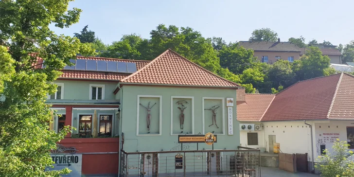 Odpočinek v originálním penzionu kousek za Prahou: 2 nebo až 8 dní se snídaní