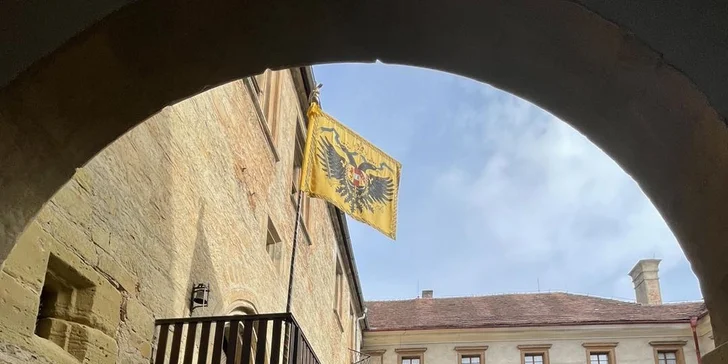 Dostanete pexeso, magnetku a pohádkové hrací karty.