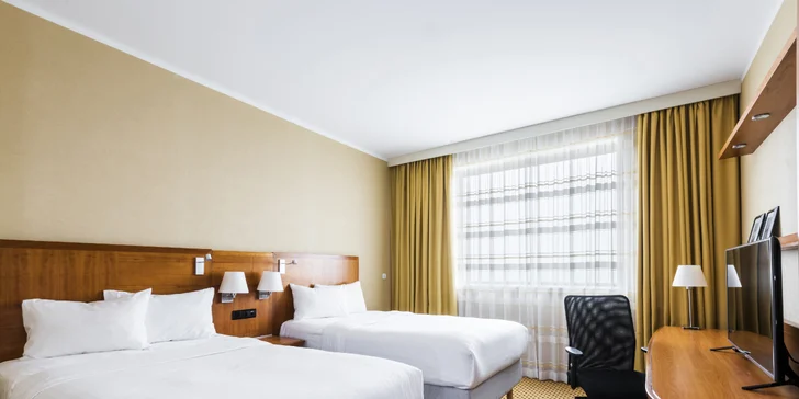 Ubytování v hotelu Marriott na letišti Václava Havla se snídaní či polopenzí a vstupenkou do zábavního Runway Parku