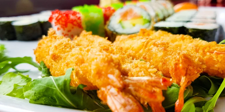 Sushi set s 52 kousky: nigiri s lososem, maki s tuňákem i krevety v tempuře