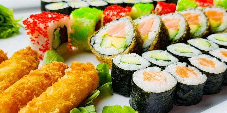Sushi set s 52 kousky: nigiri s lososem, maki s tuňákem i krevety v tempuře