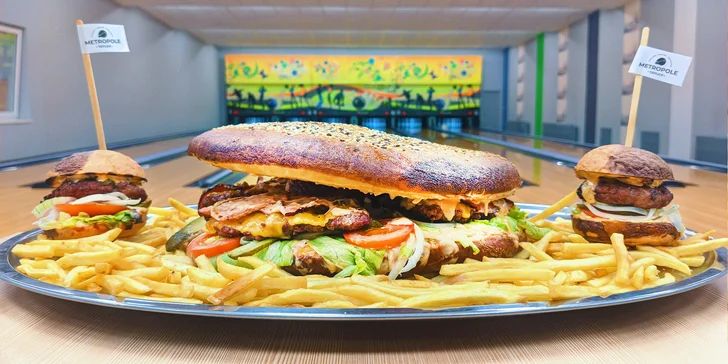 Bowling a bramborové lupínky nebo burgery v mini, klasik i mega verzi