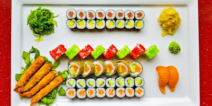 Sushi set s 52 kousky: nigiri s lososem, maki s tuňákem i krevety v tempuře