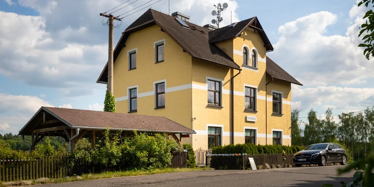Ostrov u Karlových Varů: dvoulůžkový pokoj či apartmán, snídaně i slevy
