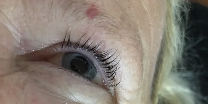 Krásné řasy pomocí metody Lash Lifting & Lash Botox vč. barvení