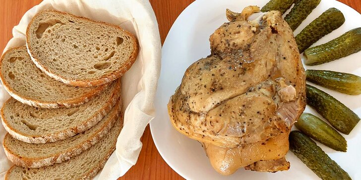 Selské maxi koleno a dezert: cca 2 kila masa i s chlebem, hořčicí a křenem