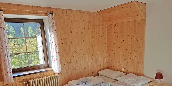 Horská chata v KRNAPu: snídaně nebo polopenze a víno či pivo, bazén i tenis, půjčení kol, horolezecký kurz