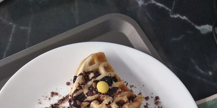 Slané či sladké waffle dle výběru a nápoj k tomu pro 1 i 2