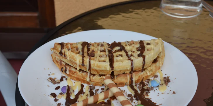 Slané či sladké waffle dle výběru a nápoj k tomu pro 1 i 2