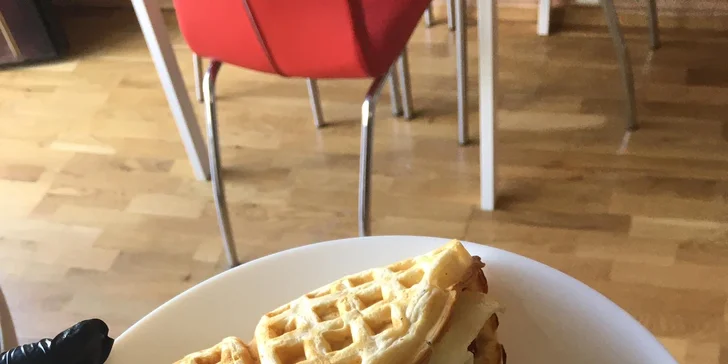 Slané či sladké waffle dle výběru a nápoj k tomu pro 1 i 2