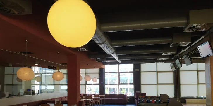 Zábava pro partu: 60 min. bowlingu na profi dráze