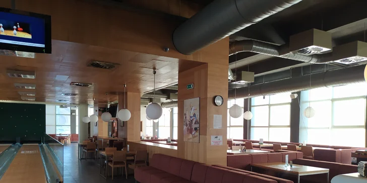 Zábava pro partu: 60 min. bowlingu na profi dráze