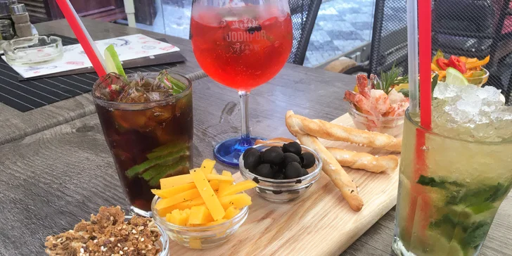 Načněte zábavu v centru Prahy: 2× koktejl dle výběru, plato tapas i vodnice