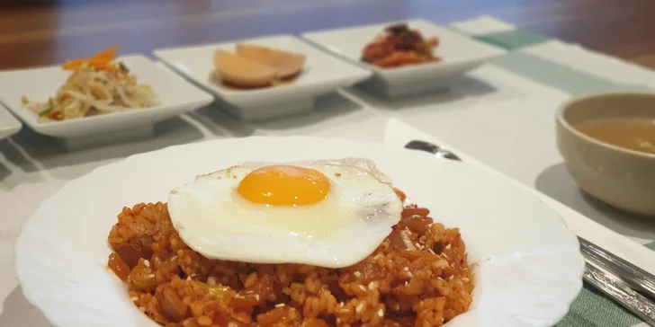 Bibimbap nebo Kimči bokm–bap, 4 přílohy a miso polévka pro 1 či 2 osoby