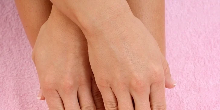 3krát gelová modelace nehtů na nohou