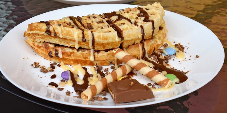 Slané či sladké waffle dle výběru a nápoj k tomu pro 1 i 2