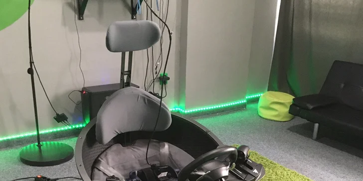 Unikátní 3DOF simulátor: automobilové závody i jízda na horské dráze