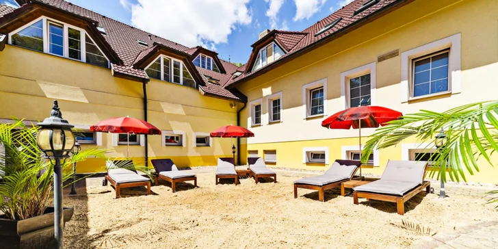 Relax v Trenčianských Teplicích: Neomezený bazén, sauny i procedury