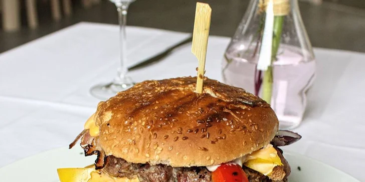 Odpočinek ve Znojmě: snídaně, raut a degustace vína ve sklípku