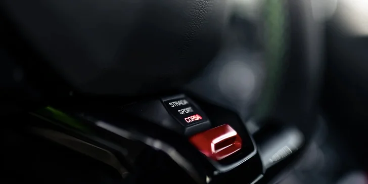Jízda na mosteckém okruhu se Stigem: Lamborghini Huracán, Porsche 911 i Lotus Elise