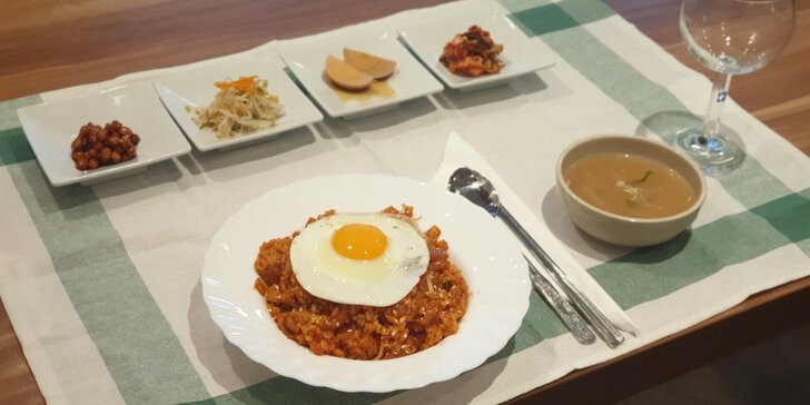 Bibimbap nebo Kimči bokm–bap, 4 přílohy a miso polévka pro 1 či 2 osoby